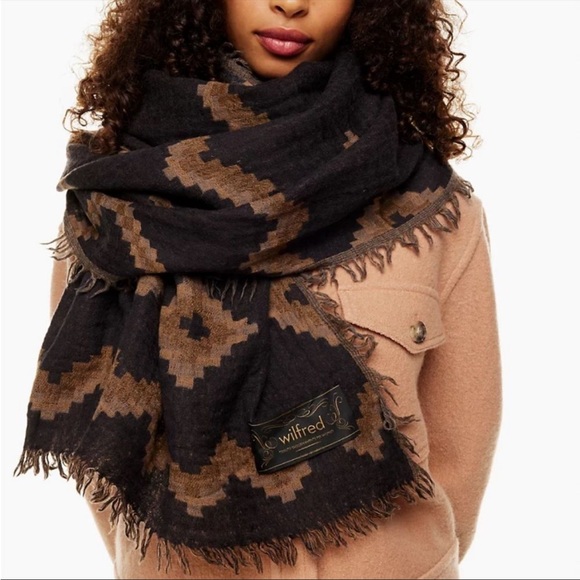 Aritzia Blanket Scarf - Picture 3 of 10